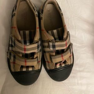 Kids Burberry shoes size 32 European in great shape